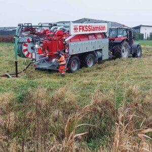 Traktor til slamsugning og spuling